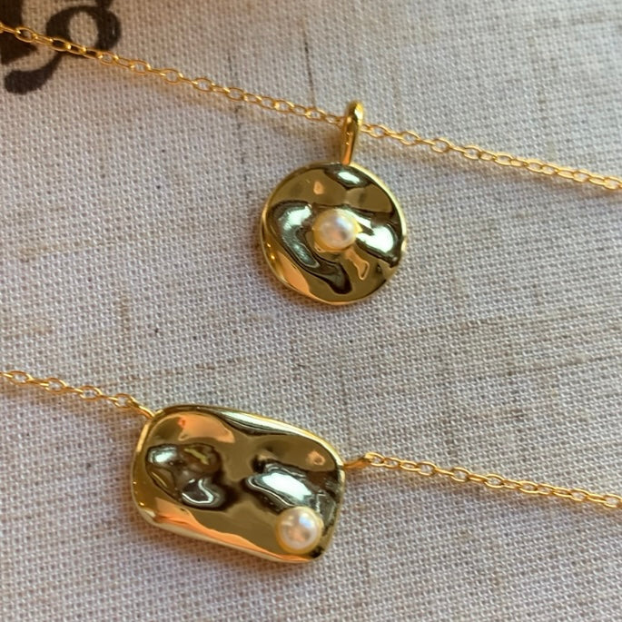 Lou Circle Pendant Necklace