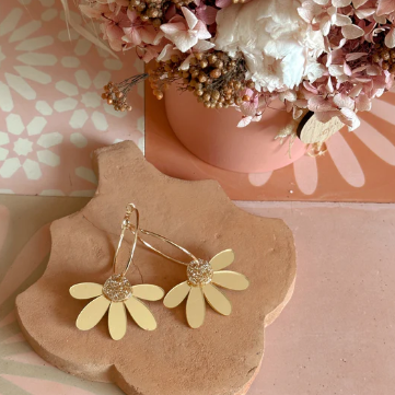 Jumbo Daisy Hoop Earring - Gold with Gold Glitter